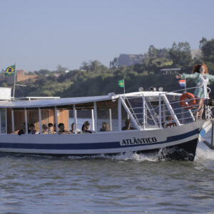 Paseos en el Barco Atlántico por el Río Paraná